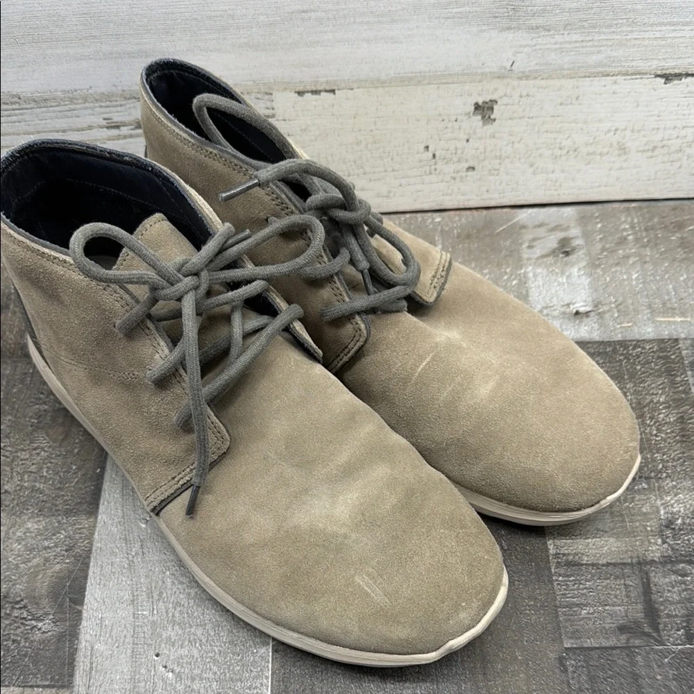 Crocs Kinsale Chukka Boots Mens Size 12 Suede Beige Lace Up Casual Ankle Shoes